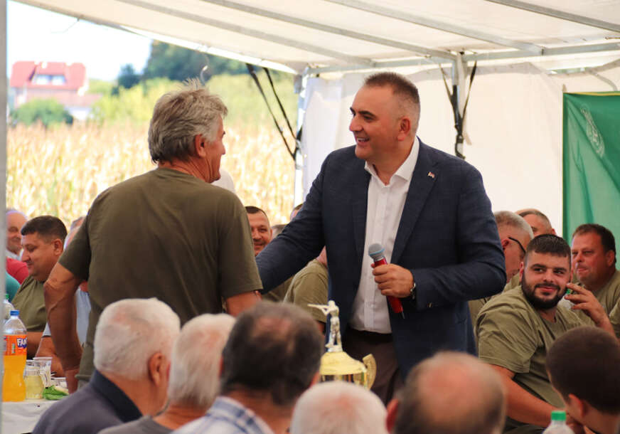(FOTO) PRISUSTVOVALO 300 LOVACA Minić na otvaranju nove lovne sezone u Trstencima