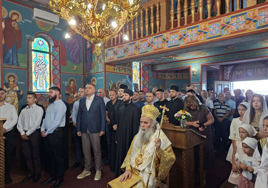 (FOTO) NAROD SE OKUPIO OKO SVETINJE Minić poručio da će nam biti lakše kada se vratimo iskrenim duhovnim vrijednostima