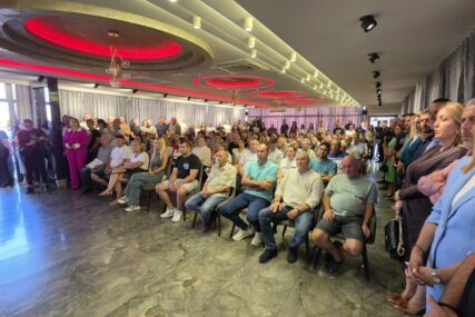 (VIDEO, FOTO) SVE SU SALE OPET MALE Ujedinjena Srpska, zbog velike podrške, vraća u upotrebu i stari slogan, Stevandić prezadovoljan kampanjom