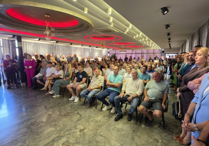 (VIDEO, FOTO) SVE SU SALE OPET MALE Ujedinjena Srpska, zbog velike podrške, vraća u upotrebu i stari slogan, Stevandić prezadovoljan kampanjom