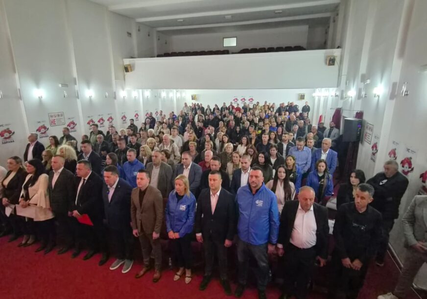 (FOTO) FOČA NA NOGAMA Na velikoj tribini US Stevandić dao riječ Hercegovcima i predstavio plan zapošljavanja u Srpskoj