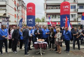 (FOTO) „Niko ne smije da se odrodi od naroda“ Kandidati Ujedinjene Srpske se družili sa Srpčanima