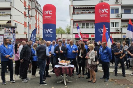 (FOTO) „Niko ne smije da se odrodi od naroda“ Kandidati Ujedinjene Srpske se družili sa Srpčanima
