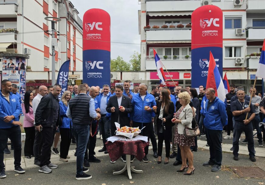 (VIDEO, FOTO) „Niko ne smije da se odrodi od naroda“ Kandidati Ujedinjene Srpske se družili sa Srpčanima