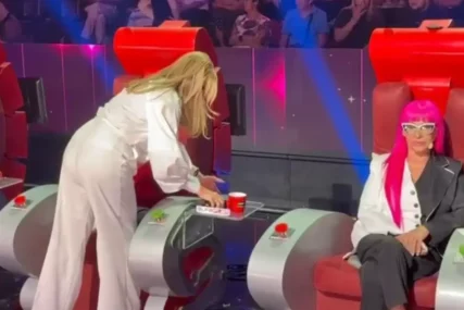 (FOTO) ŠOKANTAN POTEZ PJEVAČICE Viki prošla pored koleginice bez pozdrava, a onda je nastao muk u cijelom studiju