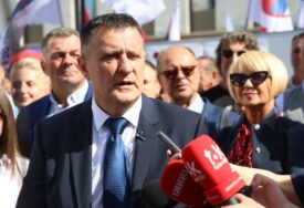 (VIDEO) "Republika Srpska kao Švajcarska": Đajić obećao plate od 5.000 evra, besplatne vrtiće, jeftine stanove i svakom borcu po 10.000 KM
