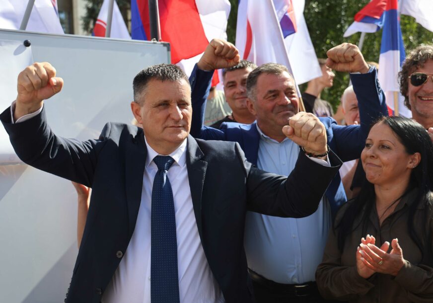 (FOTO) “NEMA IZDAJE” Đajić se nada povratku na čelo UKC RS, obećao plate od 2.000 do 5.000 evra, A BORCIMA PO 10.000 KM