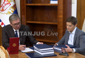 "Srećan ti rođendan i neka ti je srećno preuzimanje" Vučić PREDAO DUŽNOST Ani Brnabić