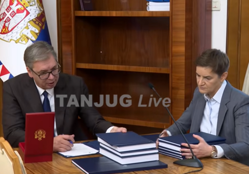 "Srećan ti rođendan i neka ti je srećno preuzimanje" Vučić PREDAO DUŽNOST Ani Brnabić