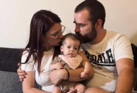 (FOTO) Četvoromjesečna Jana dobila priliku za život: Ide u Njemačku na transplantaciju matičnih ćelija