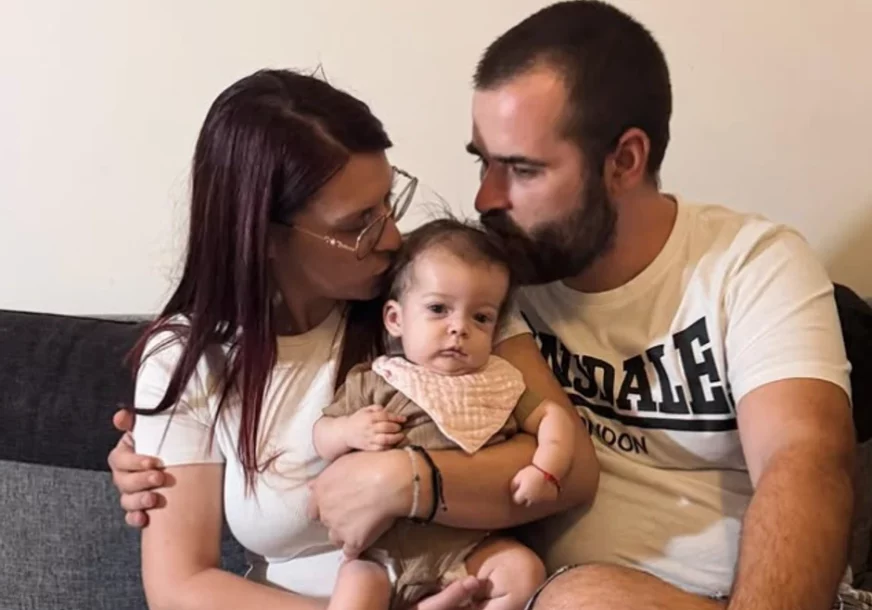 (FOTO) Četvoromjesečna Jana DOBILA PRILIKU ZA ŽIVOT: Ide u Njemačku na transplantaciju matičnih ćelija, država uplatila dio novca