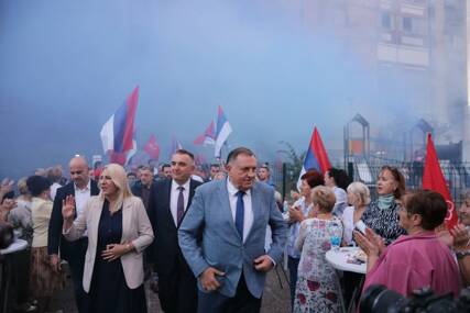 (FOTO) "U opuštenoj atmosferi da čujemo građane" Cvijanovićeva zahvalila svima koji su prisustvovali druženju sa vrhom SNSD
