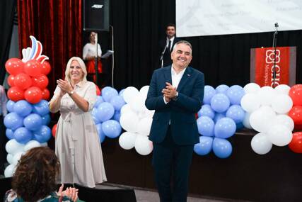 (FOTO) "Posvećenost Srpskoj mjeri se brigom o svakom čovjeku" Minić i Cvijanovićeva dobili SNAŽNU PODRŠKU u Kostajnici