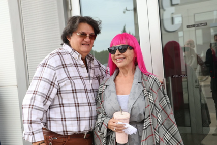 Stilizovana od glave do pete: Zorica Brunclik u UPEČATLJIVOM IZDANJU stigla na snimanje "Pinkovih Zvezda"