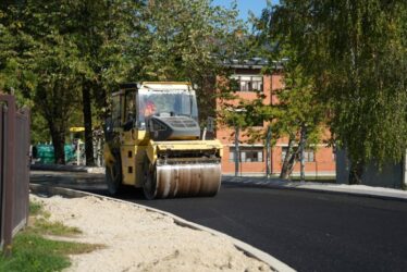 (FOTO) "Banjaluka je jedno veliko gradilište" Asfaltiranje VII kuljanske ulice, radove obišla gradska menadžerka