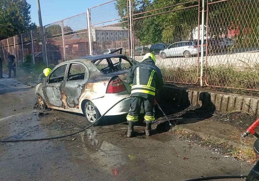Automobil gorio u Banjaluci