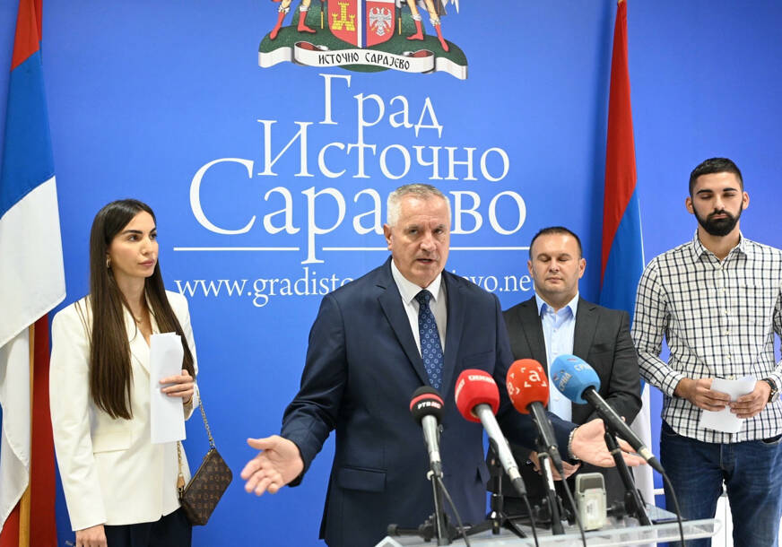 (FOTO) Plodovi uspješne godine: Višković potpisao ugovore o donacijama za područje Istočnog Sarajeva, Pala, Trnova i Sokoca