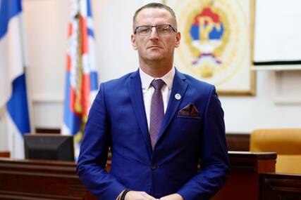 (VIDEO) Čerek traži odgovore „Da li su se Dodik i Draško dogovorili“