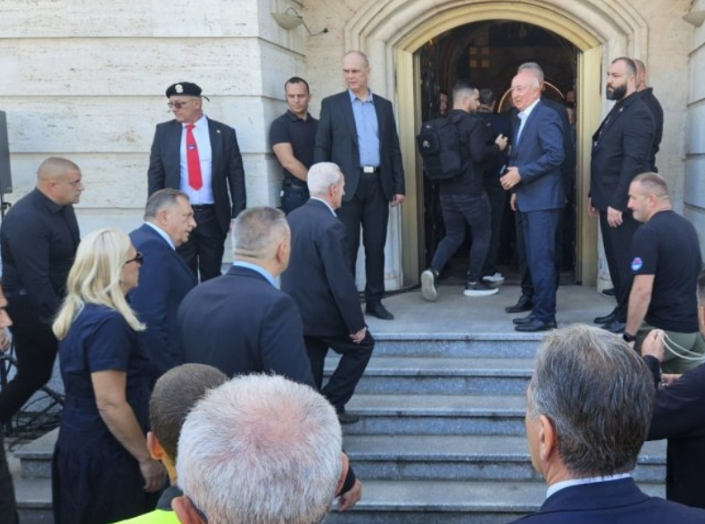 dodik na sahrani mladiću