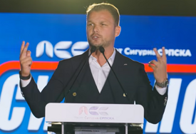 (VIDEO) "Baka me učila u što da vjerujem" Stanivuković poručio da se u Srpskoj MOŽE BOLJE ŽIVJETI, pomenuo pehar i pobjedu