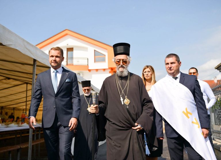 (FOTO) Mnogo toga urađeno uz podršku Grada: Stanivuković u hramu Pokrova Presvete Bogorodice u Trnu