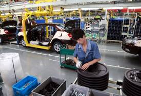 SMETAJU IM NISKE CIJENE Auto-industrija SAD traži trajnu zabranu za Kineze, Tramp poručuje da su fabrike dobrodošle pod jednim uslovom