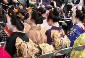 (VIDEO) NESVAKIDAŠNJI OBIČAJ U JAPANU U Kjotu održan festival posvećen češljevima i ukrasima za kosu