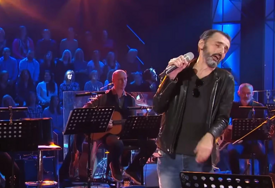 PREKINUT KONCERT NAKON NEKOLIKO MINUTA Goran Bare se jedva kretao, obezbjeđenje ga odvelo sa scene