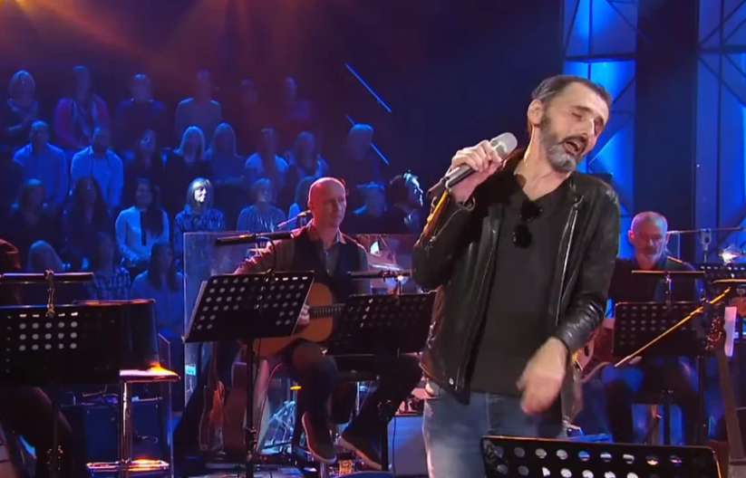 PREKINUT KONCERT NAKON NEKOLIKO MINUTA Goran Bare se jedva kretao, obezbjeđenje ga odvelo sa scene
