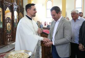 (FOTO) „Okupljeni u hramu, molitvi i razgovoru“ Selak na Krstovdan prisustvovao liturgiji u Šargovcu