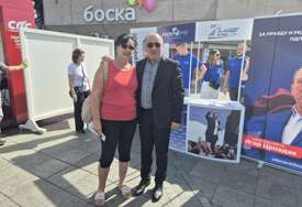 (FOTO) Otvaranje kampanje na Trgu Krajine: Crnadak pozvao građane da UZMU STVAR u svoje ruke