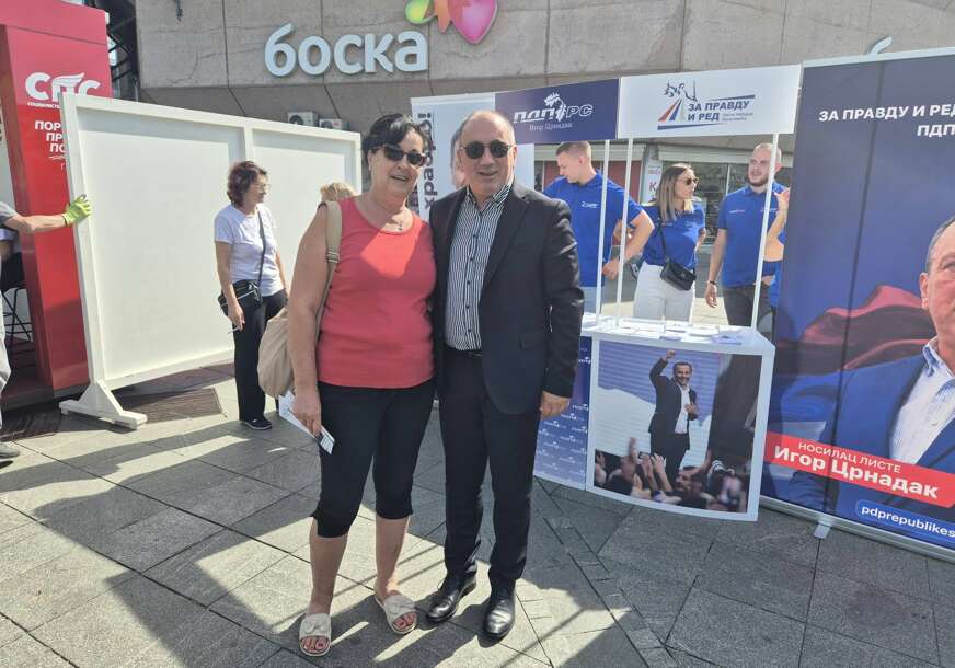 (FOTO) Otvaranje kampanje na Trgu Krajine: Crnadak pozvao građane da UZMU STVAR u svoje ruke