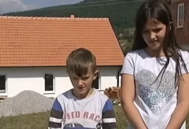 (VIDEO) Humanitarna akcija donijela novi početak: Ivan i Ljubica OSTALI BEZ OCA, pa živjeli sa majkom u trošnoj kući na planini