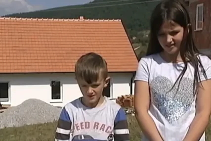 (VIDEO) Humanitarna akcija donijela novi početak: Ivan i Ljubica OSTALI BEZ OCA, pa živjeli sa majkom u trošnoj kući na planini