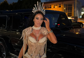 "Krunisana kraljica rijalitija" Slađa Poršelina došla u Šimanovce u kostimu koji je privukao sve poglede