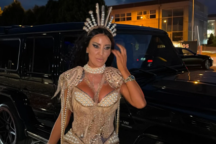 "Krunisana kraljica rijalitija" Slađa Poršelina došla u Šimanovce u kostimu koji je privukao sve poglede