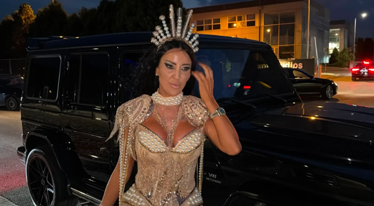 "Krunisana kraljica rijalitija" Slađa Poršelina došla u Šimanovce u kostimu koji je privukao sve poglede