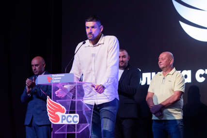 (VIDEO, FOTO) Košarkaš Jovica Kecman podržao RSS "Slavenko Ristić bi mogao da vodi državu"