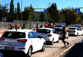 (VIDEO, FOTO) MAŠINE, GUŽVE I NERVOZA Banjalučani mijenjaju rute da bi izbjegli haos kod "Audi servisa", kružni tok otvoren, MUKE NISU PROŠLE