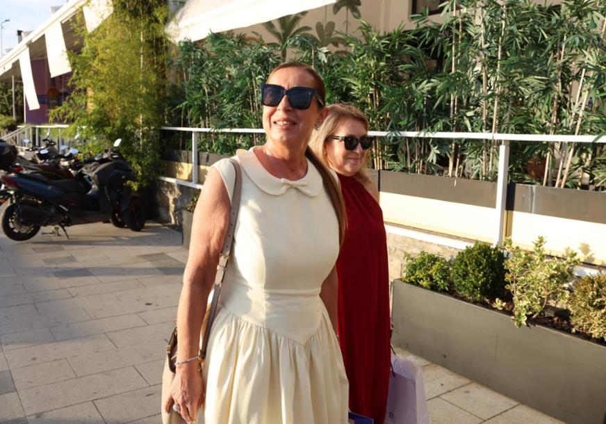 STIGLA FILIPOVA MAJKA Pojavila se na proslavi Arijinog rođendana, pa pokazala šta su prefinjenost i elegancija