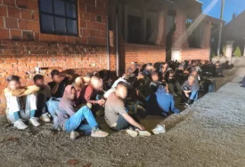 (FOTO) Pojačane aktivnosti policije: Kod Gradiške pronađeno 120 migranata, sumnja se da ih ima još 20