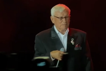 (VIDEO) "Najljepša su djeca ovdje večeras" Milanče Radosavljević prekinuo koncert, nije mogao kontrolisati suze