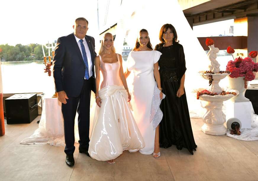 (FOTO) PORODIČNO SLAVLJE Dodik uputio čestitku snahi Ivani i njenoj sestri