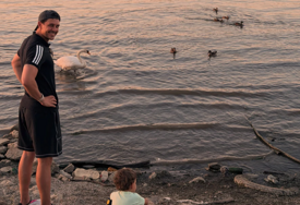 SA SINOM U ŠETNJI Miloš Biković podijelio emotivne fotografije, sa porodicom uživa u svakom momentu