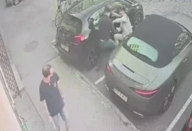 BRUTALAN NAPAD U NOVOM SADU Čekao muškarca da izađe iz auta, pretukao ga u UBO NOŽEM zbog skupocjenog sata
