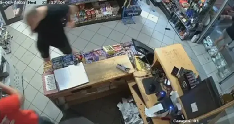 (VIDEO) BRUTALNO PRETUKAO RADNIKA NA PUMPI, NIKO NIJE SMIO DA REAGUJE Tužilaštvo traži pritvor za mladića iz Trebinja