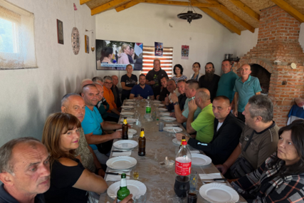 (FOTO) „Znam da smo na pravom putu“ Drinić u posjeti porodici Guslov