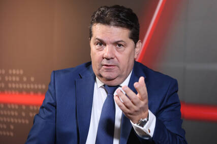 (VIDEO) I ENERGETSKI STOJI ODLIČNO Stevandić pokazao kako mu izgleda radni dan u kampanji