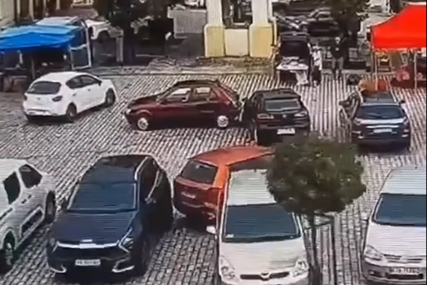 (VIDEO) Žena (78) napravila haos na parkingu: Pokušala da se isparkira, pa oštetila šest automobila