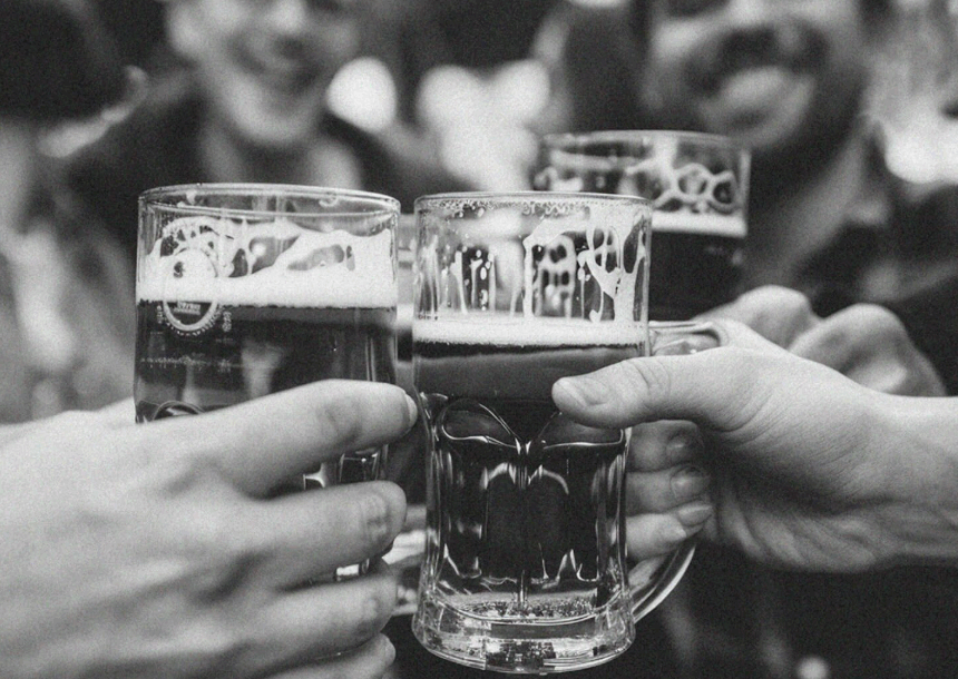 (FOTO) PRODALI 28.000 LITARA, ŠIRE POSAO U SRBIJU Kumovi iz Štutgarta napravili pivo koje osvaja Njemačku